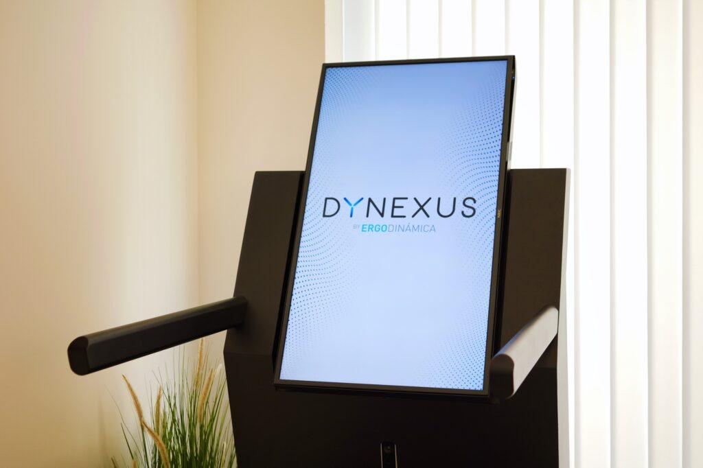 Primer plano de la pantalla del sistema Dynexus de Ergodinámica, utilizado para el análisis de la pisada y la valoración postural.